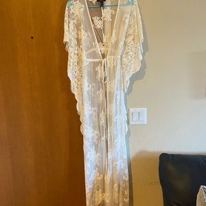 Beautiful White Floral Robe - SMALL